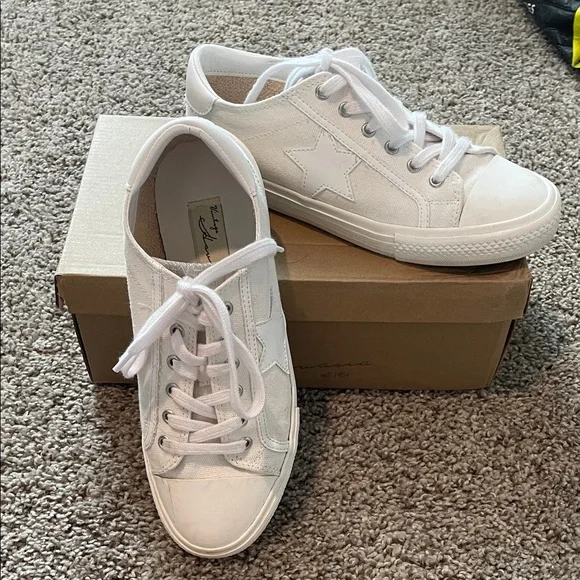 Vintage Havana White Star Sneakers - Picture 1 of 1